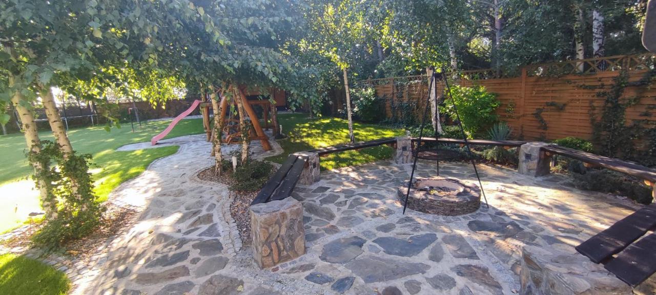 Ябловый цвет  Ябловый цвет Rozalin Экстерьер фото